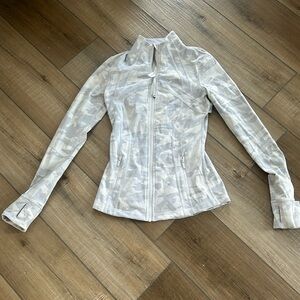 Lululemon define jacket size 4